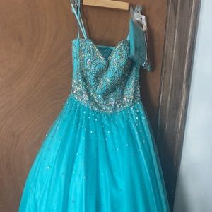 Selling a teal green sweet sixteen dress from 2015
